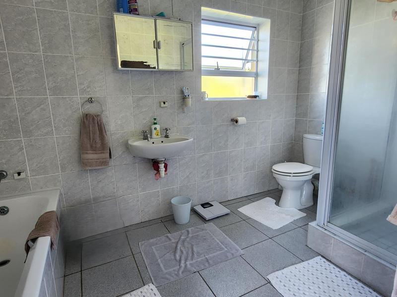 3 Bedroom Property for Sale in Franskraal Western Cape